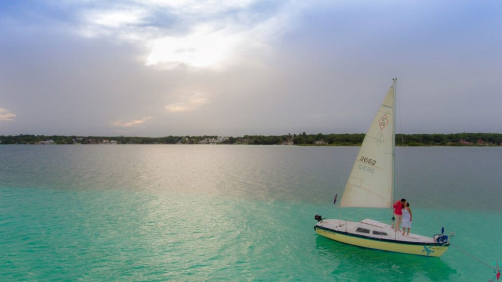 catamarran - cosas que hacer en la laguna de bacalar